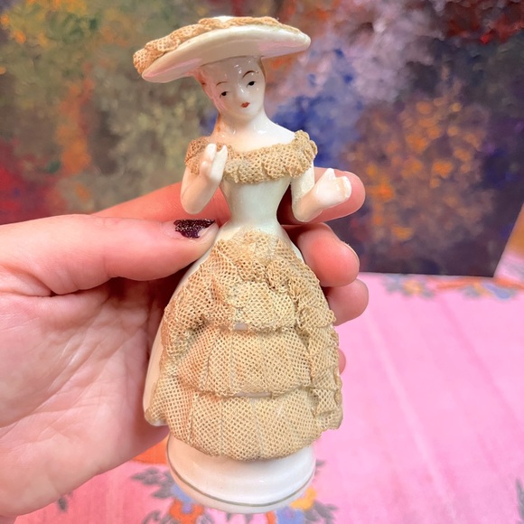 VTG Shabby Chic Porcelain Hand-painted Lady Figurine